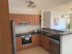 Micro-ondas, fogão, cooktop, lava-louças