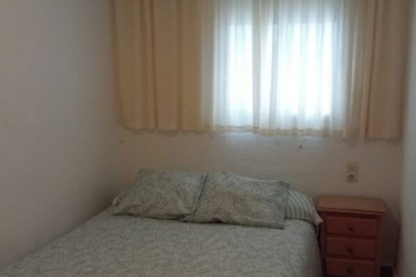 1 chambre, fer et planche à repasser, Wi-Fi, literie fournie