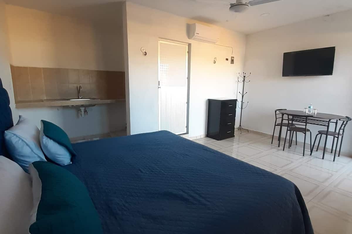 Classic Double Room, City View | Desk, free WiFi