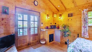 1 bedroom, bed sheets