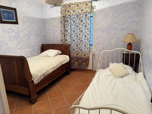 5 bedrooms, WiFi, bed sheets