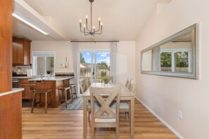 Dining - SE Boise Home | 4 Beds | Near Micron | Smart TVs | Pet Friendly | Midterm Ready (Boise)