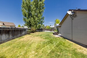 Property grounds - SE Boise Home | 4 Beds | Near Micron | Smart TVs | Pet Friendly | Midterm Ready (Boise)