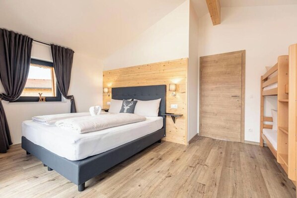 1 bedroom, bed sheets