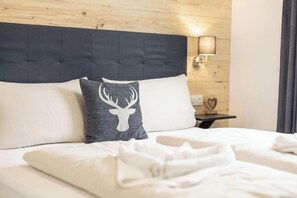 3 bedrooms, bed sheets