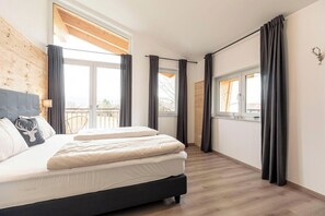 1 bedroom, bed sheets