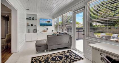 Casa Vabin: Lap Pool, Modern "Old Florida" Charm