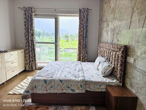 5 bedrooms, iron/ironing board, WiFi