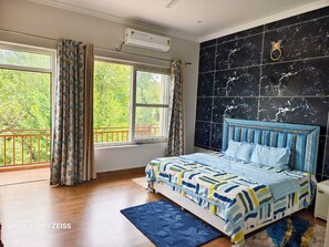5 bedrooms, iron/ironing board, free WiFi