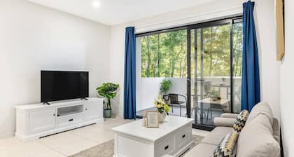 2BR Apartment w/ Balcony Easy Access All Hotspot