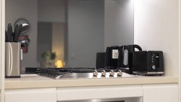 Fridge, oven, stovetop, dishwasher