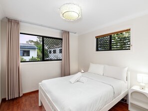 3 bedrooms, desk, iron/ironing board, WiFi