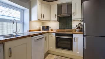 Fridge, microwave, dishwasher, coffee/tea maker