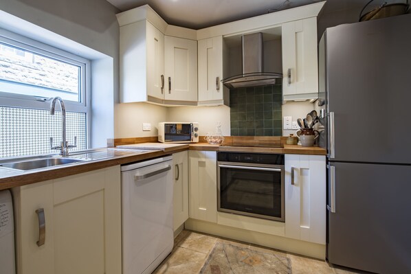 Fridge, microwave, dishwasher, coffee/tea maker