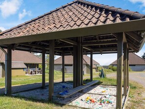 House | Children’s area - 4 Person Holiday Park Home in Karrebaeksminde (Karrebæksminde)
