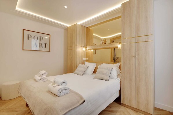 Apartment | 2 bedrooms, laptop workspace, iron/ironing board, bed sheets