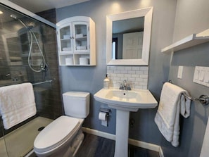 Hair dryer, towels - Coastal Comfort Studio (Sarasota)