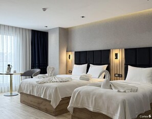 华丽双床房, 城市景观 | 埃及棉床单、高档床上用品、迷你吧、客房内保险箱