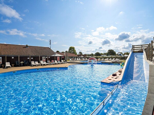 House | Pool