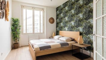2 bedrooms, iron/ironing board, internet, bed sheets