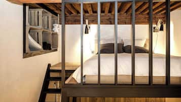 1 bedroom, iron/ironing board, internet, bed sheets