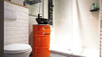 Een douche, handdoeken