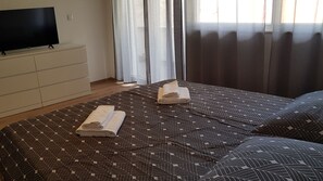 2 chambres, fer et planche à repasser, accès au Wi-Fi (inclus)