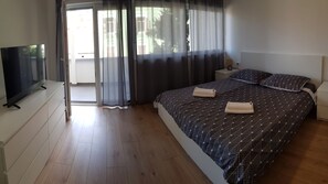 2 bedrooms, iron/ironing board, free WiFi, bed sheets