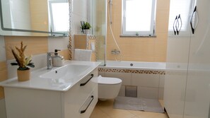 Dusche, Haartrockner, Handtücher