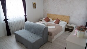 3 makuuhuonetta, silitysrauta/-lauta, ilmainen Wi-Fi, vuodevaatteet