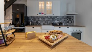 Refrigerador, microondas, horno y lavavajillas 