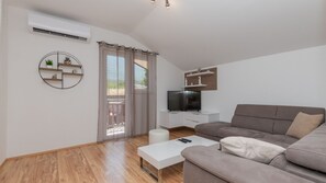 TV - Villa Mateo -Zagvozd by Villas Guide (Rastovac)