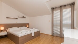 5 chambres, fer et planche à repasser, accès au Wi-Fi (inclus)