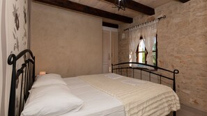 4 dormitorios, tabla de planchar con plancha, wifi gratis y ropa de cama