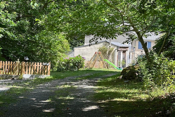 Property grounds - Cottage by River with Spa near Carcassonne (Caudebronde)