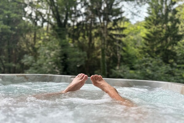 Bañera de hidromasaje al aire libre