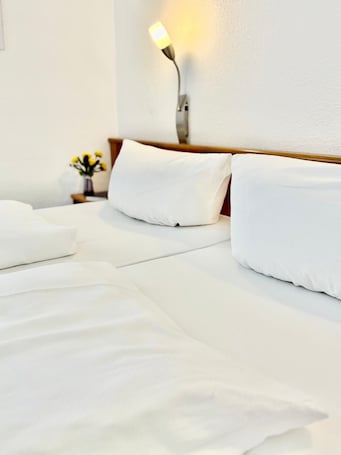 Quarto casal standard, vista para a cidade | Escrivaninha, Wi-Fi de cortesia