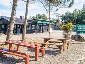 Outdoor dining - 4 Person Holiday Park Home in Pandrup (Pandrup)