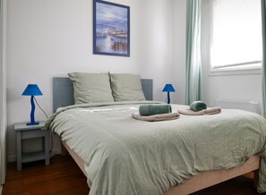 Free WiFi, bed sheets