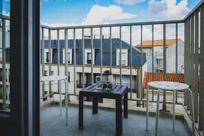 Outdoor dining - Apartment with Balcony – 3 Minutes from the Beach for a Relaxing Stay – 4 Guests (Les Sables-d´Olonne)