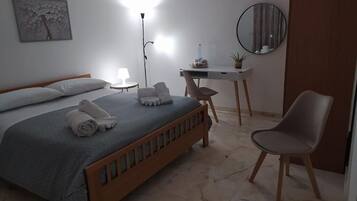 3 bedrooms, desk, free WiFi, bed sheets