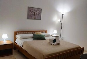 3 chambres, bureau, Wi-Fi gratuit, draps fournis