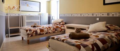 3 bedrooms, iron/ironing board, free WiFi