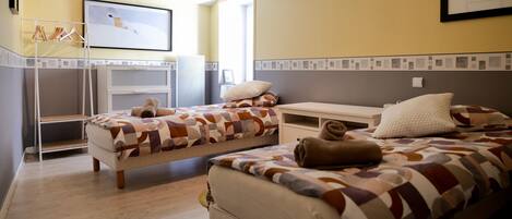 3 bedrooms, iron/ironing board, free WiFi