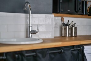 Fridge, microwave, coffee/tea maker, electric kettle