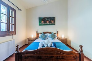4 bedrooms, iron/ironing board, Internet, bed sheets