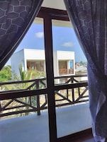 Habitación Deluxe doble, balcón, vistas a la piscina | Terraza o patio