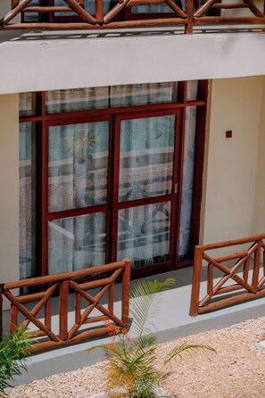 Premium bedding, memory foam beds, in-room safe, individually furnished - Andy' Inn (Michamvi)