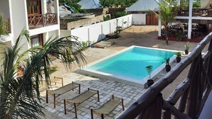 Dobbeltrom – deluxe, balkong, bassengutsikt | Terrasse/patio