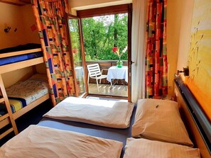 1 bedroom, travel cot, WiFi, bed sheets